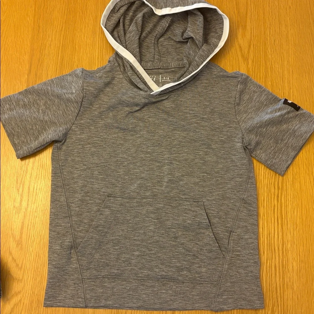 Kids Abercrombie & Fitch Gray Active Short-Sleeve Hoodie Set - age 5/6 - Picture 2 of 9